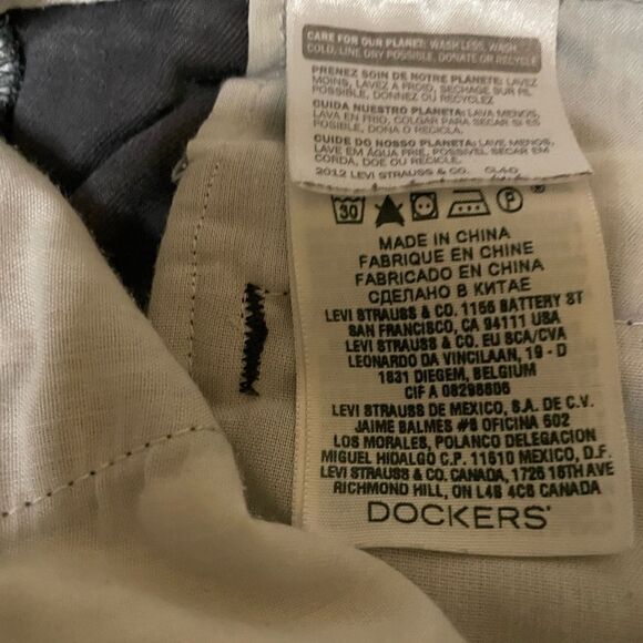 Men's Gray Dockers Shorts - Size 42 - Picture 3 of 3